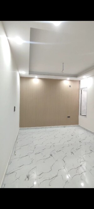 Room in 2 BHK Apartment at Sector 1 Greater Noida – for Sale