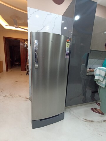 Building Lobby in 2 BHK Apartment at Spire Wood, Sector 46 – for Rent