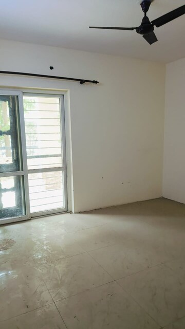 Room in 3 BHK Apartment at Puri Vip Floors, Sector 81 – for Rent