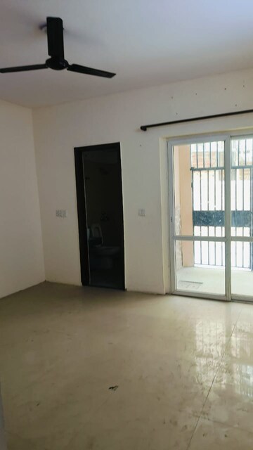 Room in 3 BHK Apartment at Puri Vip Floors, Sector 81 – for Rent