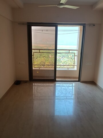 Room in 2 BHK Apartment at One Hiranandani Park Cloverdale, Ghodbunder Road – for Rent