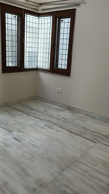 Room in 4 BHK Builder Floor at Vasant Vihar – for Rent