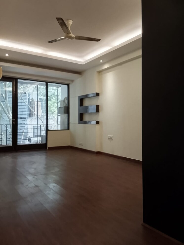 Room, vasant vihar 3.5 Bedroom 400 Sq.Yd. Builder Floor In Vasant Vihar Delhi 8534168