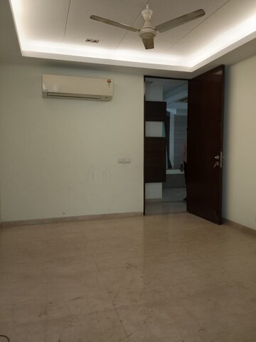 Room in 3.5 BHK Builder Floor at Vasant Vihar – for Rent