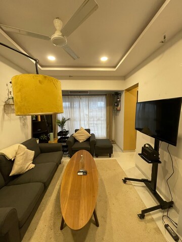 1 BHK Apartment For Rent in Khar West