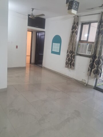 Room in 2 BHK Apartment at Unitech Uniworld Gardens, Sector 47 – for Sale