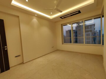 Room in 4 BHK Apartment at Resham Apartment, Bandra West – for Sale