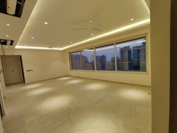 Room in 4 BHK Apartment at Resham Apartment, Bandra West – for Sale