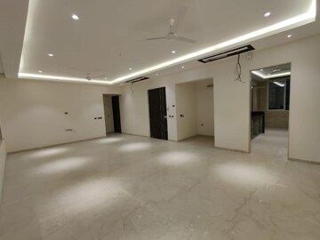 Room in 4 BHK Apartment at Resham Apartment, Bandra West – for Sale