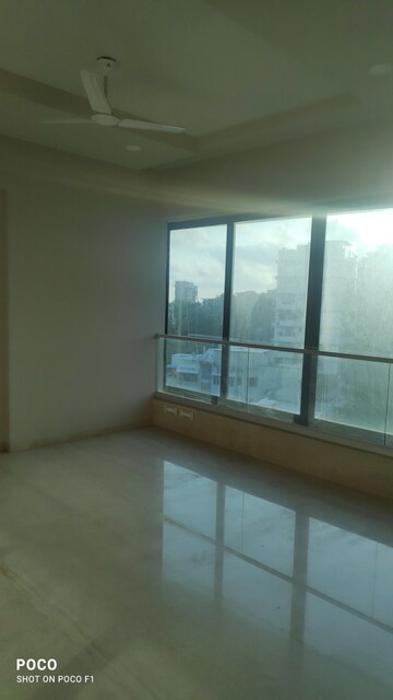 Room in 3 BHK Apartment at Lakhanis Signature, Bandra West – for Sale