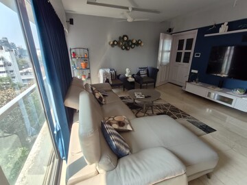 Team Area in 3 BHK Apartment at Man Shanti Sadan, Bandra West – for Sale
