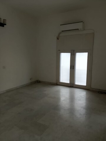 Room in 5 BHK Villa at Vasant Vihar – for Sale