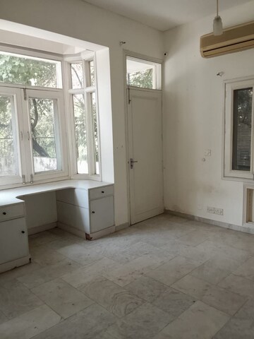 Room in 5 BHK Villa at Vasant Vihar – for Sale