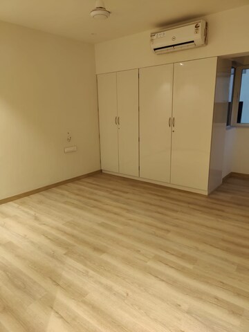Room in 2 BHK Apartment at Bandra West – for Rent