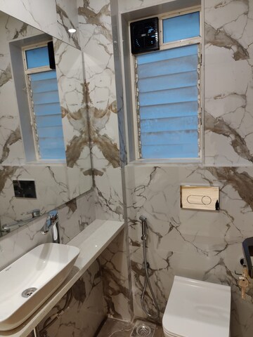 Team Area in 2 BHK Apartment at Bandra West – for Rent