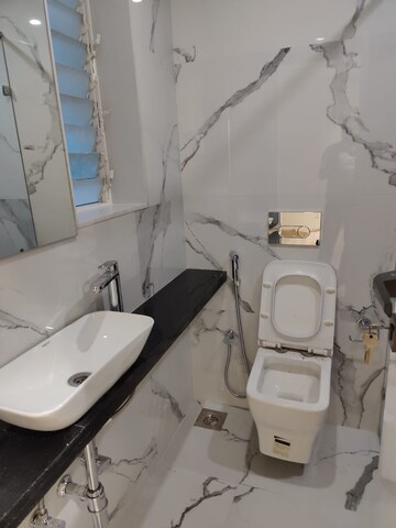 Team Area in 2 BHK Apartment at Bandra West – for Rent