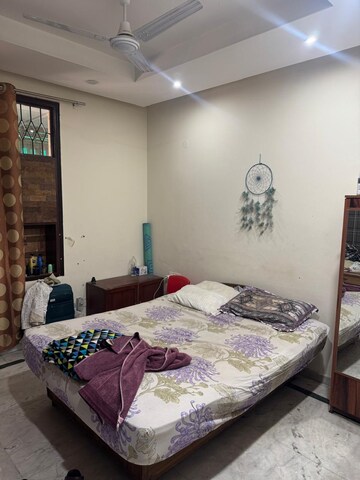 Bedroom in 3 BHK Builder Floor at Ardee Mall, Sector 52 – for Rent