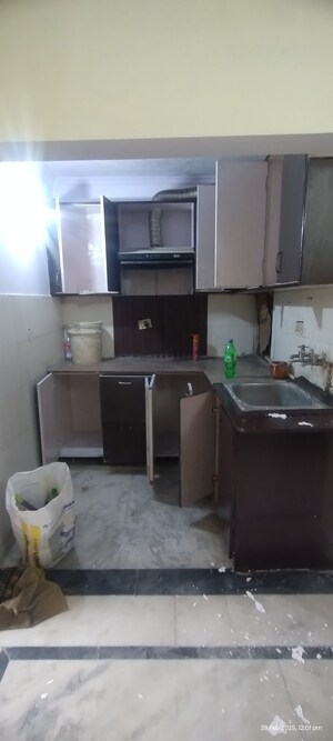 Furnished Amenities in 2 BHK Builder Floor at Vishwas Park – for Sale