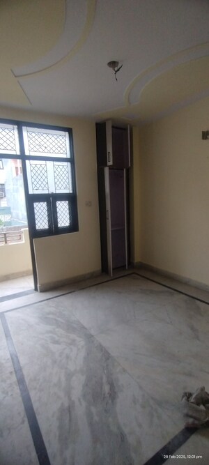 Furnished Amenities in 2 BHK Builder Floor at Vishwas Park – for Sale