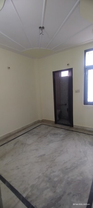 Furnished Amenities in 2 BHK Builder Floor at Vishwas Park – for Sale