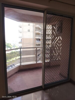 Room in 4 BHK Apartment at Solutrean Caladium, Sector 109 – for Sale