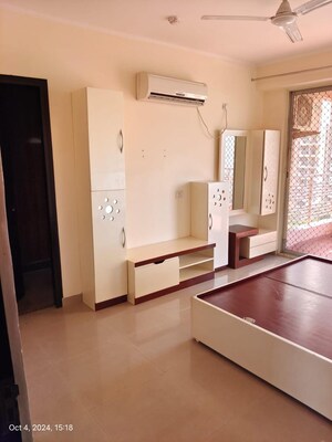 Room in 4 BHK Apartment at Solutrean Caladium, Sector 109 – for Sale