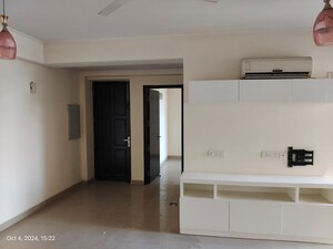 Room in 4 BHK Apartment at Solutrean Caladium, Sector 109 – for Sale