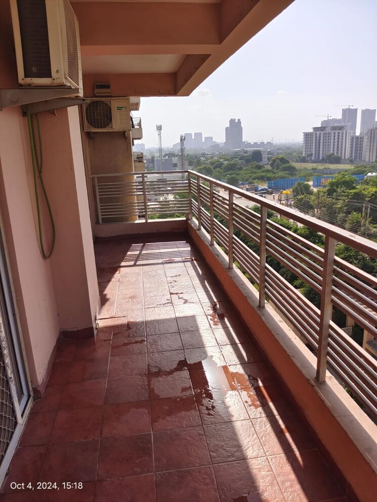 Balcony, solutrean-caladium 4 Bedroom 3065 Sq.Ft. Apartment In Sector 109 Gurgaon 8535102