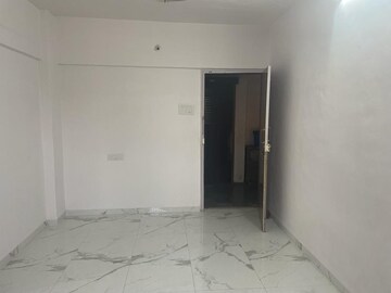 Room in 1 RK Apartment at Gokul Garden CHS, Kandivali East – for Rent