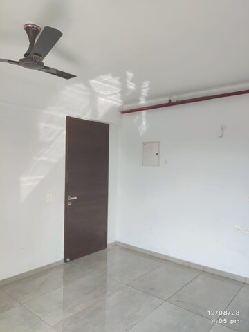 Furnished Amenities in 3 BHK Apartment at ACE Parkway, Sector 150 – for Sale