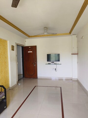 Room in 1 RK Apartment at Gardenia CHS, Kandivali East – for Rent