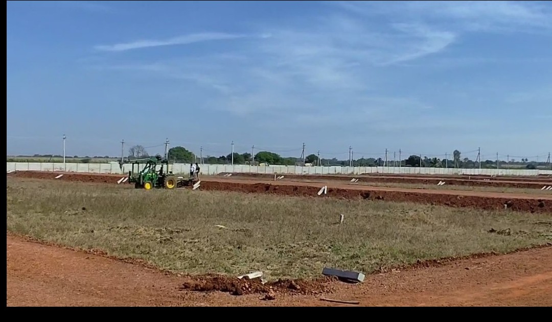 Plot For Sale in Royal Crest 