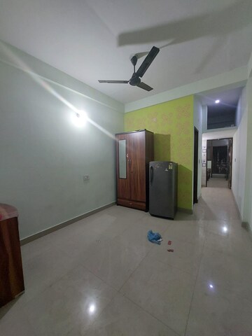 Room in 2 BHK Builder Floor at Mayur Vihar Phase 1 Extension – for Rent