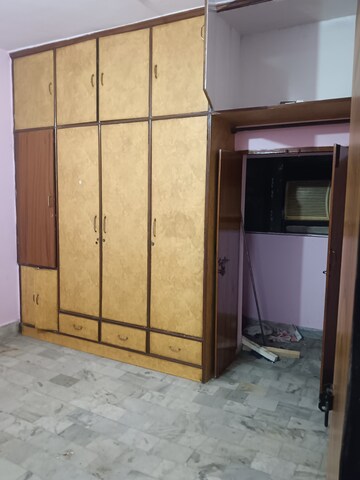 Room in 2 BHK Apartment at RWA Pocket R Dilshad Garden, Dilshad Garden – for Rent