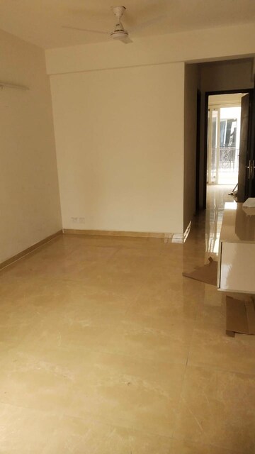 Room in 2.5 BHK Apartment at Signature Global Park 4 and 5, Sohna Sector 36 – for Rent