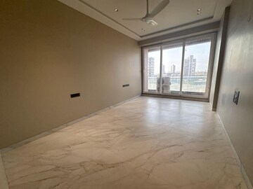 Room in 4 BHK Apartment at Lodha Grandeur, Prabhadevi – for Sale