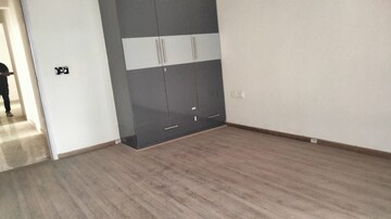 Room in 3.5 BHK Apartment at Pareena The Elite Residences, Sector 99 – for Rent