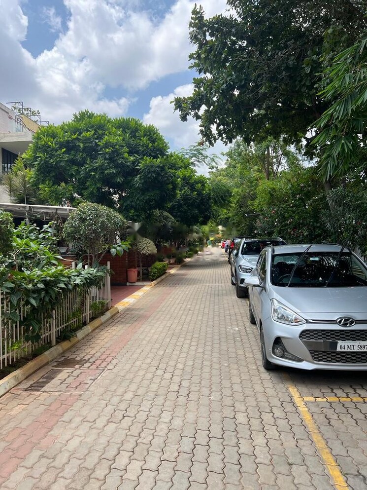 Balcony, sreenidhi-jeevanadi-sanskar 5 Bedroom 1941 Sq.Ft. Villa In Kodigehalli Bangalore 8535453