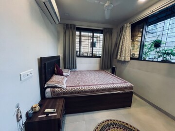 Bedroom in 1 BHK Apartment at Bandra West – for Rent