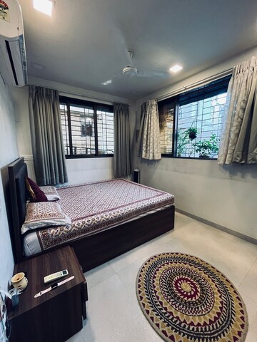 Bedroom in 1 BHK Apartment at Bandra West – for Rent
