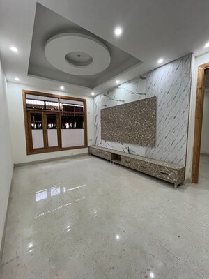 Room in 3 BHK Apartment at Land Craft Golf Links Apartment Phase 2, Pandav Nagar – for Sale