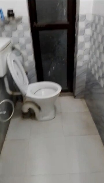 Bathroom in 1 BHK Builder Floor at Unitech Ivory Towers, Sector 40 – for Rent