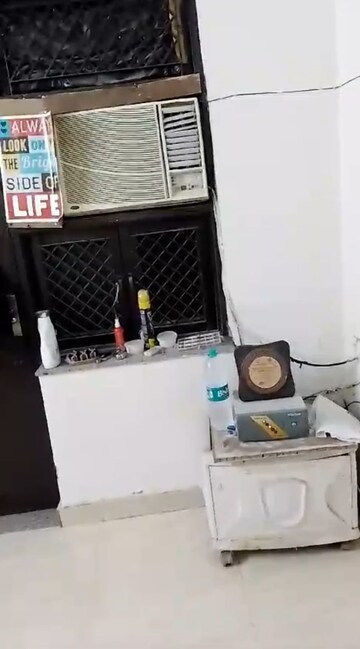 Team Area in 1 BHK Builder Floor at Unitech Ivory Towers, Sector 40 – for Rent