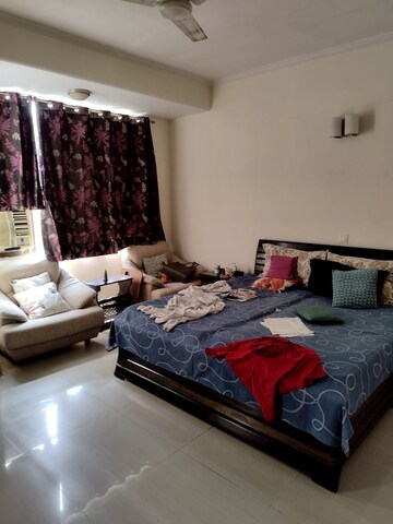 Bedroom in 3 BHK Builder Floor at DLF Silver Oaks, Sector 26 – for Rent