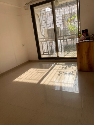 Room in 2 BHK Apartment at Seawoods – for Rent