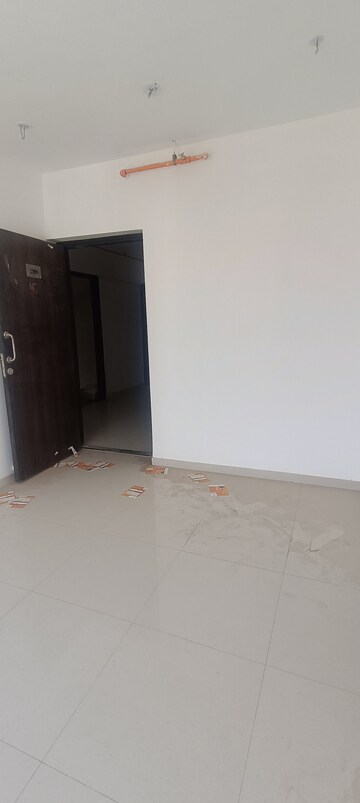 Room in 1 BHK Apartment at UK Iridium, Kandivali East – for Rent
