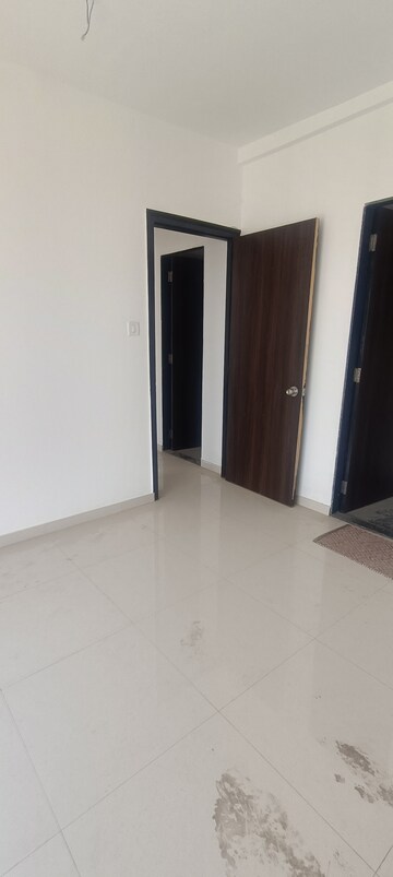 Room in 1 BHK Apartment at UK Iridium, Kandivali East – for Rent