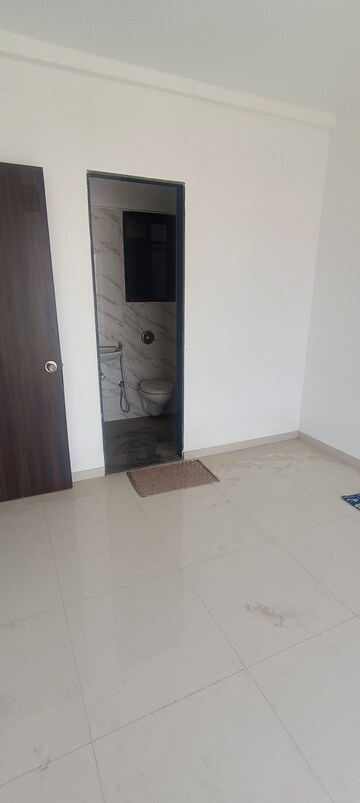 Room in 1 BHK Apartment at UK Iridium, Kandivali East – for Rent