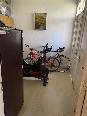 Parking in 3 BHK Apartment at DLF Silver Oaks, Sector 26 – for Rent
