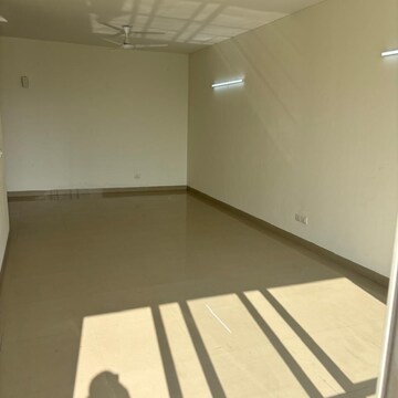 Room in 3 BHK Builder Floor at DLF Hyde Park, Mullanpur – for Rent